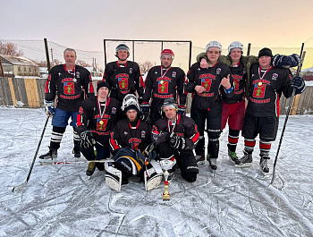 В минувшие выходные прошел турнир по хоккею на кубок депутатов Мироновского муниципального образования Питерского района