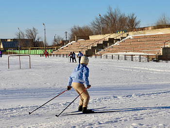 Жители Питерского района приняли участие в ежегодном забеге «Лыжня России 2024»