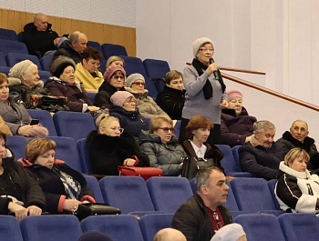 В Доме культуры состоялась встреча главы Питерского муниципального района Дмитрия Живайкина с жителями Питерки