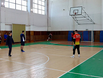 В минувшие выходные в детско-юношеской спортивной школе села Питерка состоялся традиционный турнир по мини - футболу среди мужских команд - ветеранов