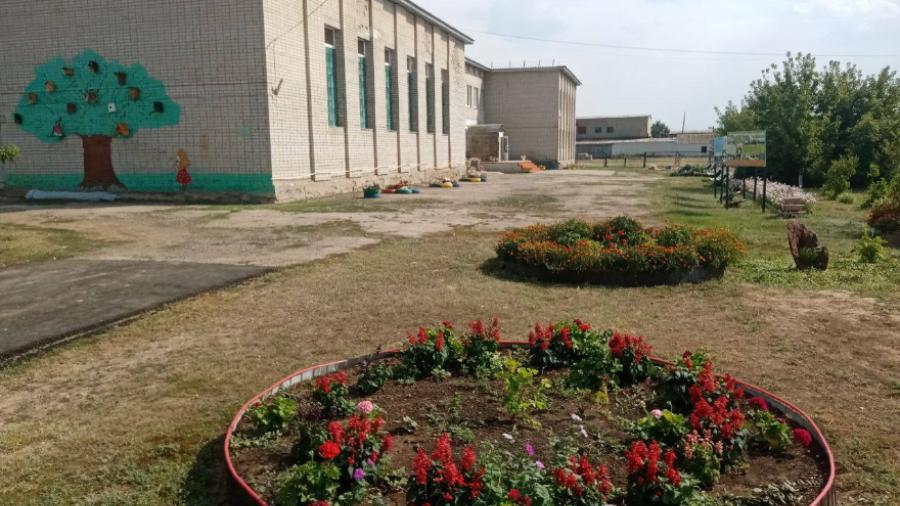 Дмитрий Живайкин посетил школу в с. Агафоновка, где осмотрел готовность учреждения к новому учебному году