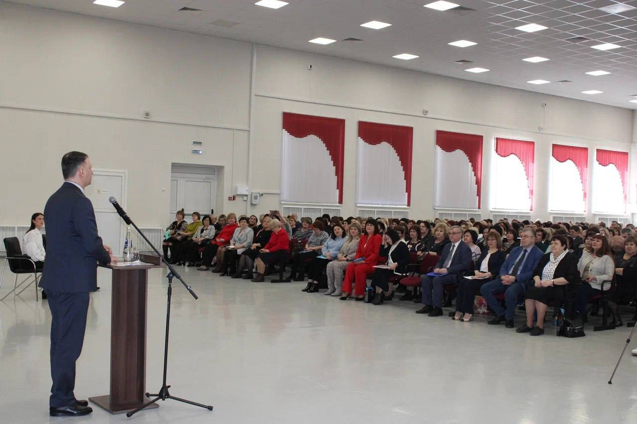 В Саратове на базе школы «Аврора» состоялся двухдневный форум «Управление школой: современные реалии, трансформация, прогрессия»