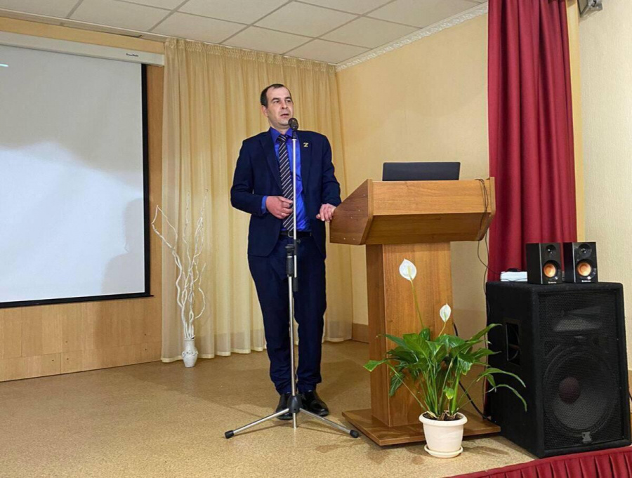 Главный врач Питерской районной больницы Алексей Рябов принял участие в ярмарке вакансий для выпускников Энгельсского медицинского колледжа Святого Луки