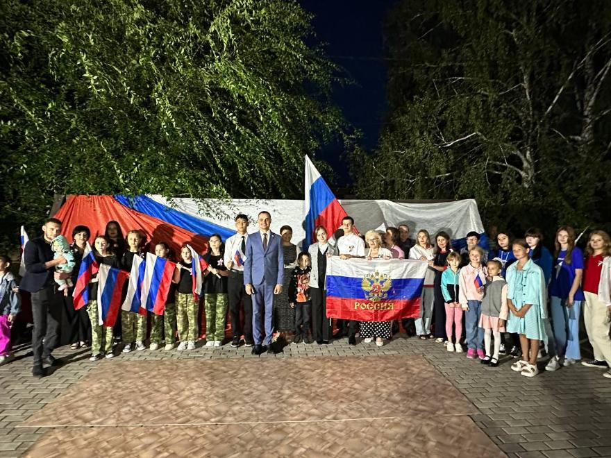 В Питерке прошло торжественное мероприятие, посвященное Дню Государственного флага