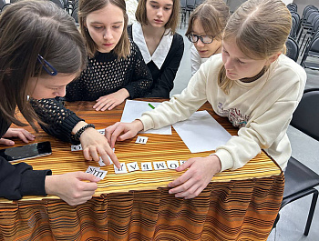 В Мироновском Доме культуры прошла интерактивная викторина «Сталинградская битва» для школьников