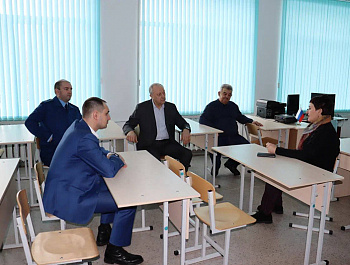 Питерский район с рабочим визитом посетил сенатор Российской Федерации Валерий Радаев