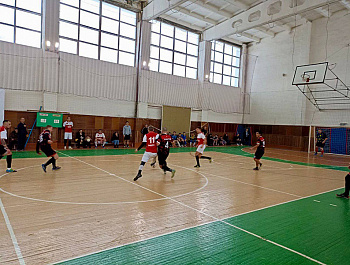 В праздничные дни в детско-юношеской спортивной школе села Питерка состоялся новогодний межрайонный турнир по мини-футболу среди мужских команд
